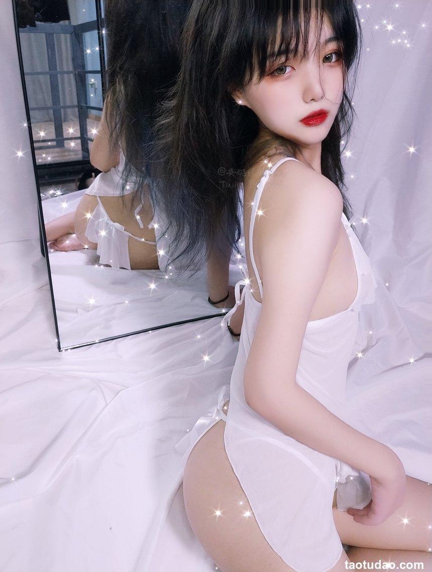 安妮 NO.001 - 白色睡衣[30P／64.8MB]