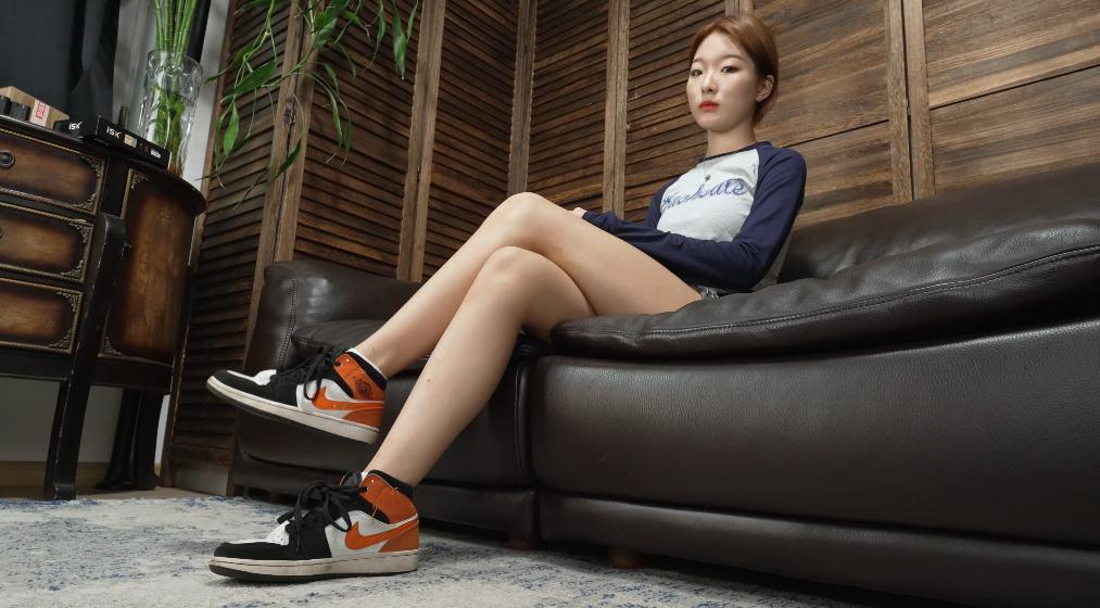 [A&F]丝足视频 033-小女生馨馨展示她性感的裸足 [1V-3.65G]