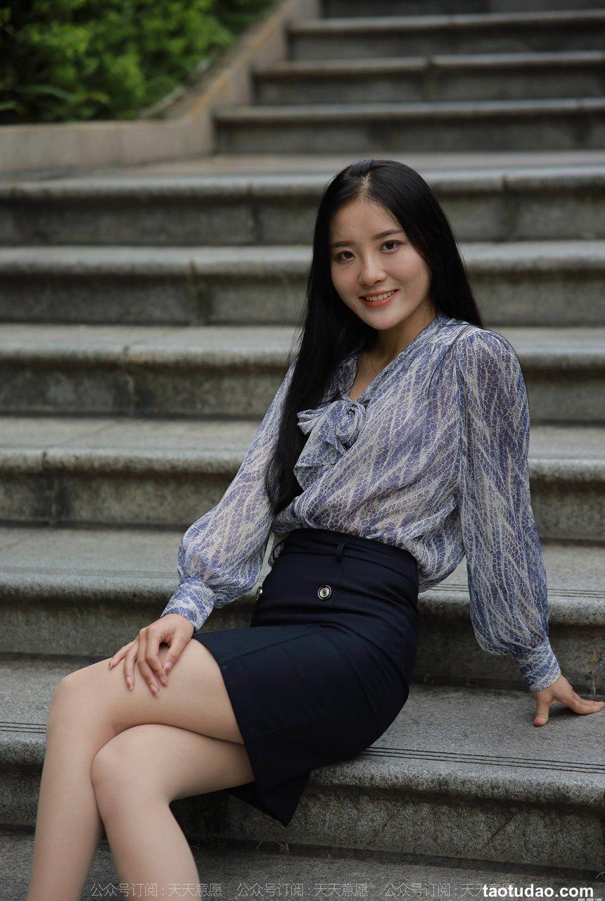 [IESS异思趣向] 2021.10.25 丝享家957：婉苹《公园偶遇美女》[92P／399MB]