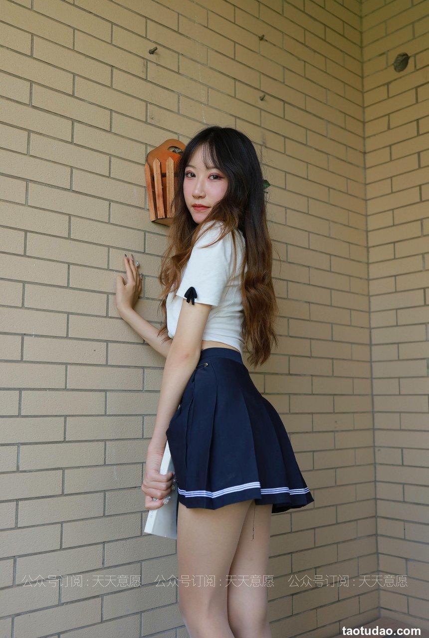 [IESS异思趣向] 2021.06.05 丝享家823：怡怡《长腿少女 新人报道》[90P／173MB]