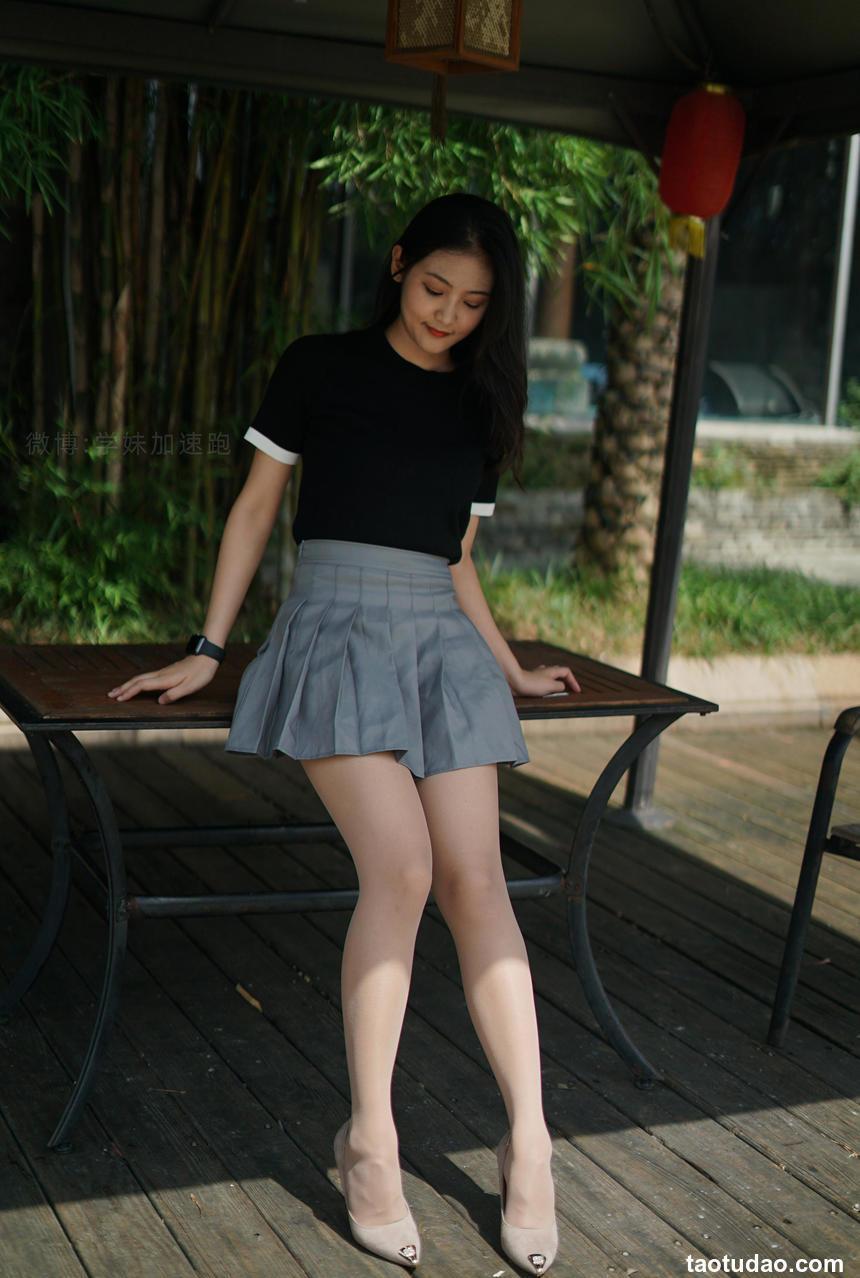 学妹加速跑 XM077《桌上起舞的彤彤》 图套+视频