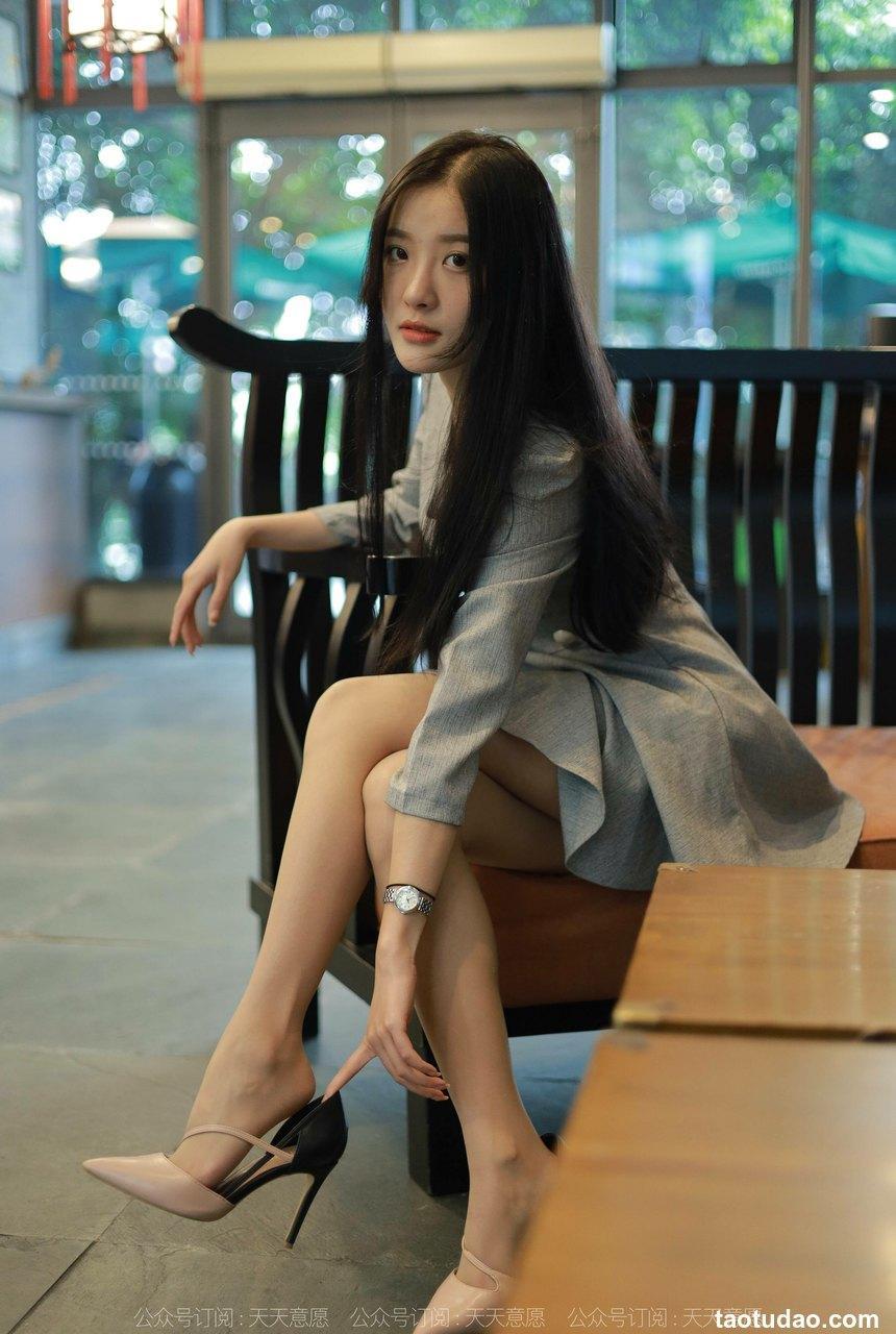 [IESS异思趣向]2021.11.13 丝享家973：婉苹《美女配咖啡》[86P／115MB]