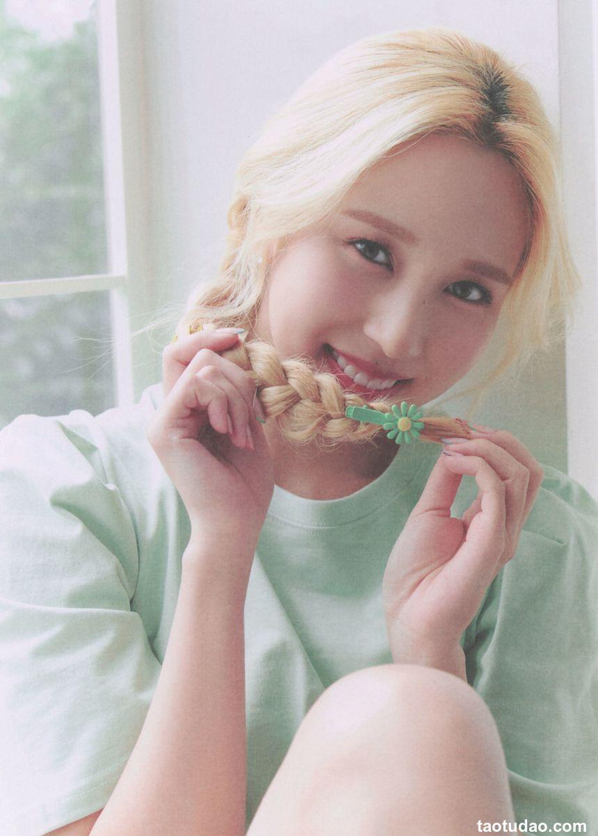 TWICE - Mina 1ST PHOTOBOOK [Yes, I am Mina [136P-165MB]