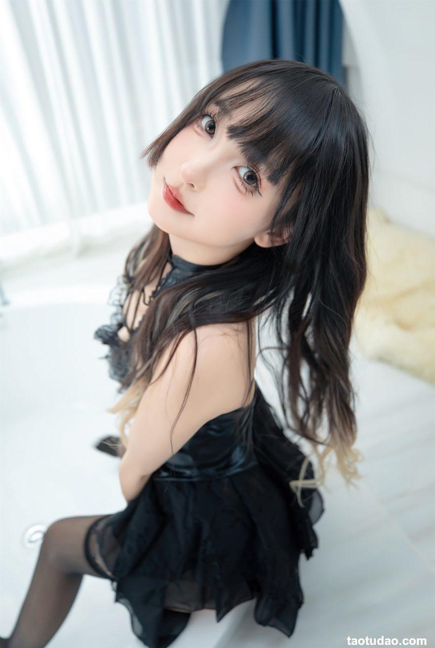 神楽坂真冬 –  绝命吊带[75P+2V-327M]