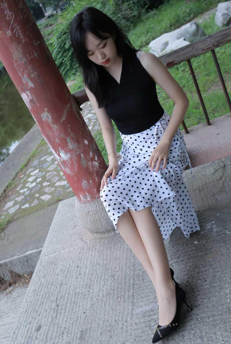 [SiHua丝话]SH133 琦琦 温婉淑女游公园[44P／79.1MB]