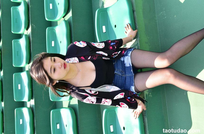 大生模拍 NO.248 操场牛仔裙黑丝[25P／337MB]