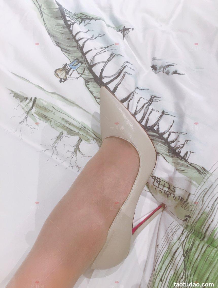 丝月神 018 白色筒袜肉丝杏色高跟[31P／62.2MB]