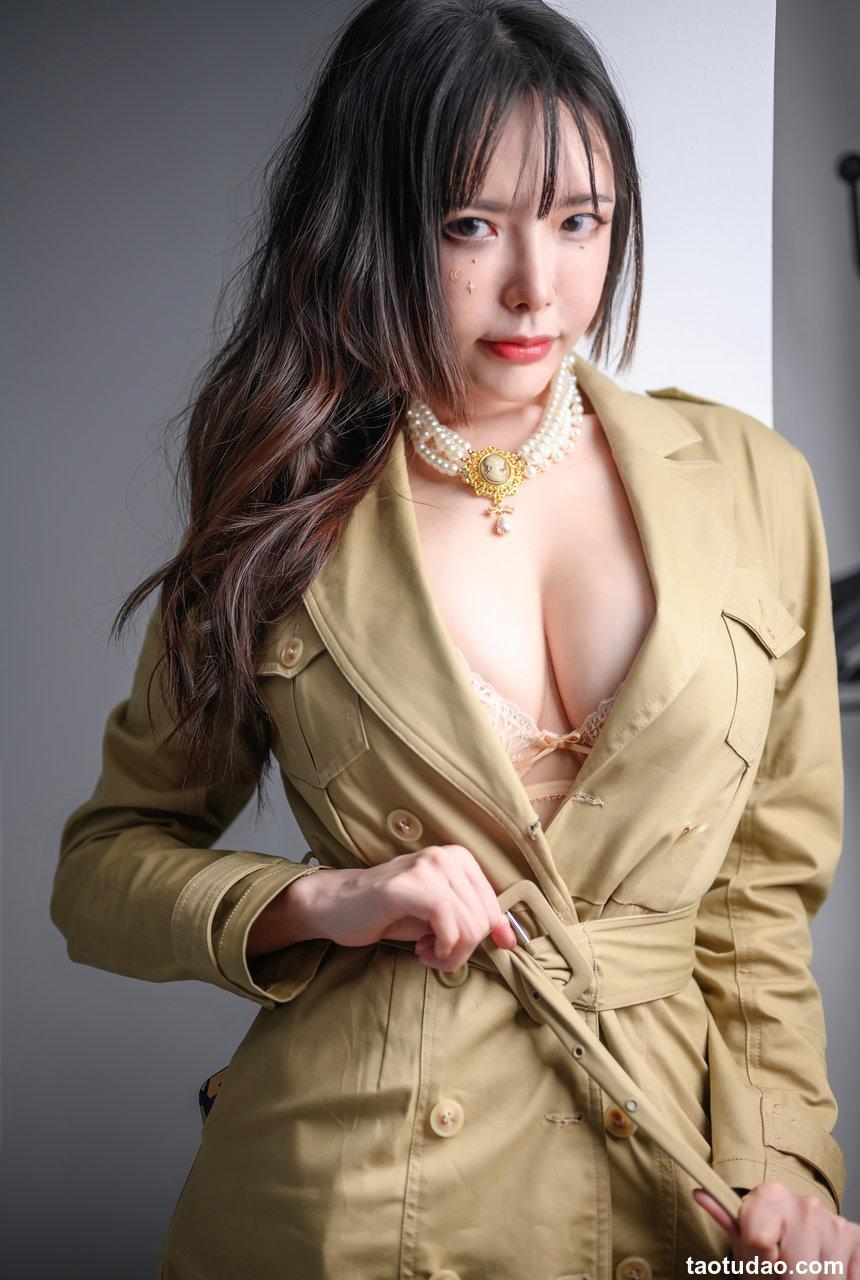 秋和柯基(夏小秋秋秋) - 裸色蕾丝吊袜带套装