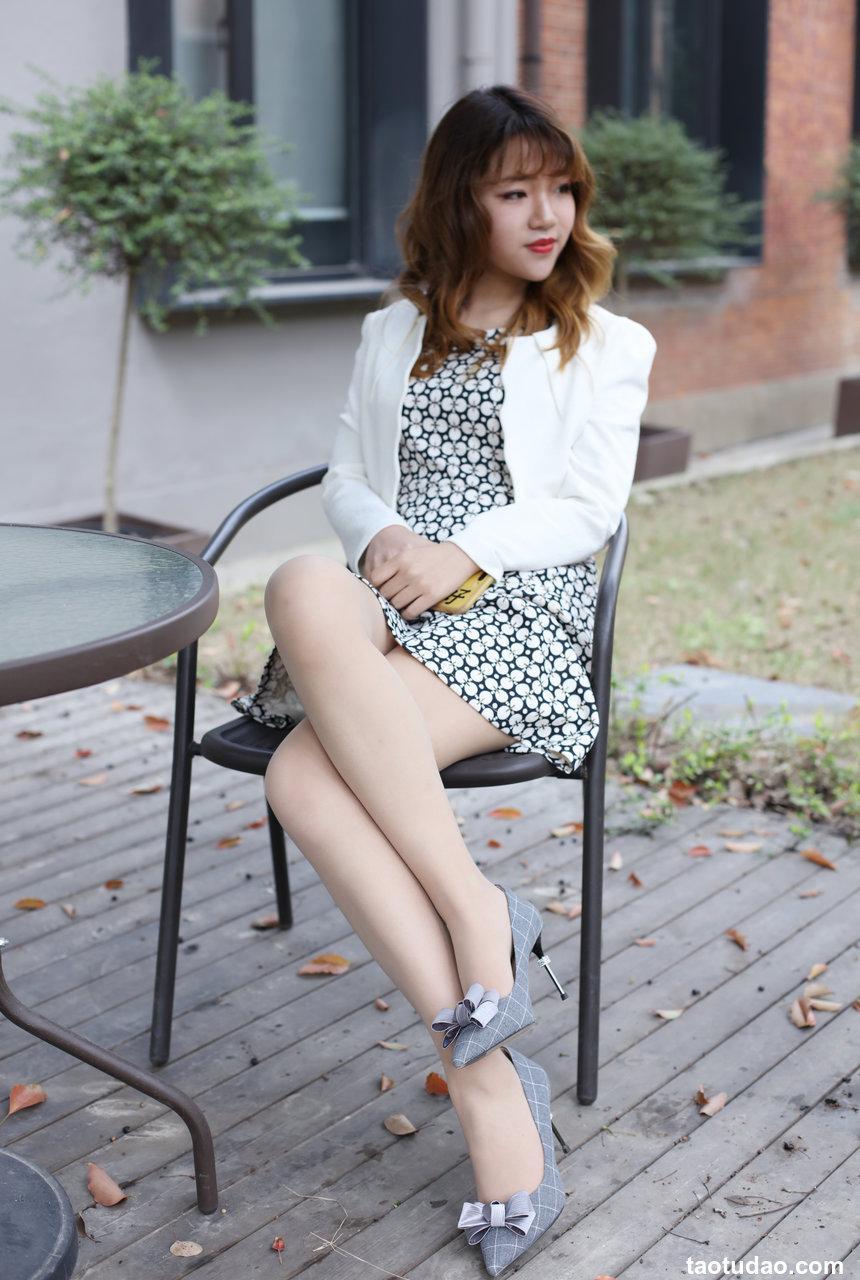 奈丝写真 NO.095 静坐庭院 细看肉丝 –高高 [42P+513M]