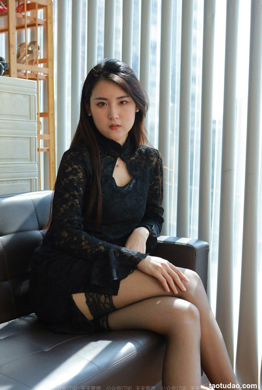 [IESS异思趣向] 2022.04.28 丝享家1073：小宝《半筒嘿丝》[73P／118MB]