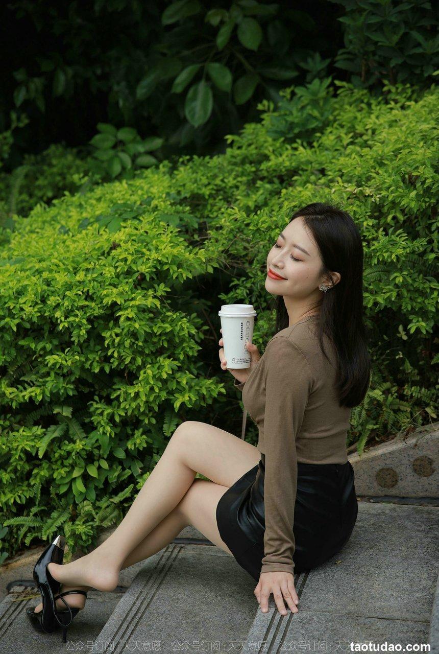 [IESS异思趣向] 2021.10.07 丝享家940：小婕《公园偶遇》[89P／158MB]