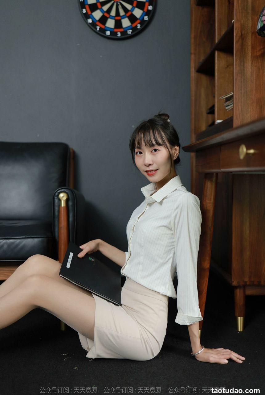 [IESS异思趣向] 2021.11.08 丝享家969：团团《迷人的金色波纹》[92P／99.8MB]