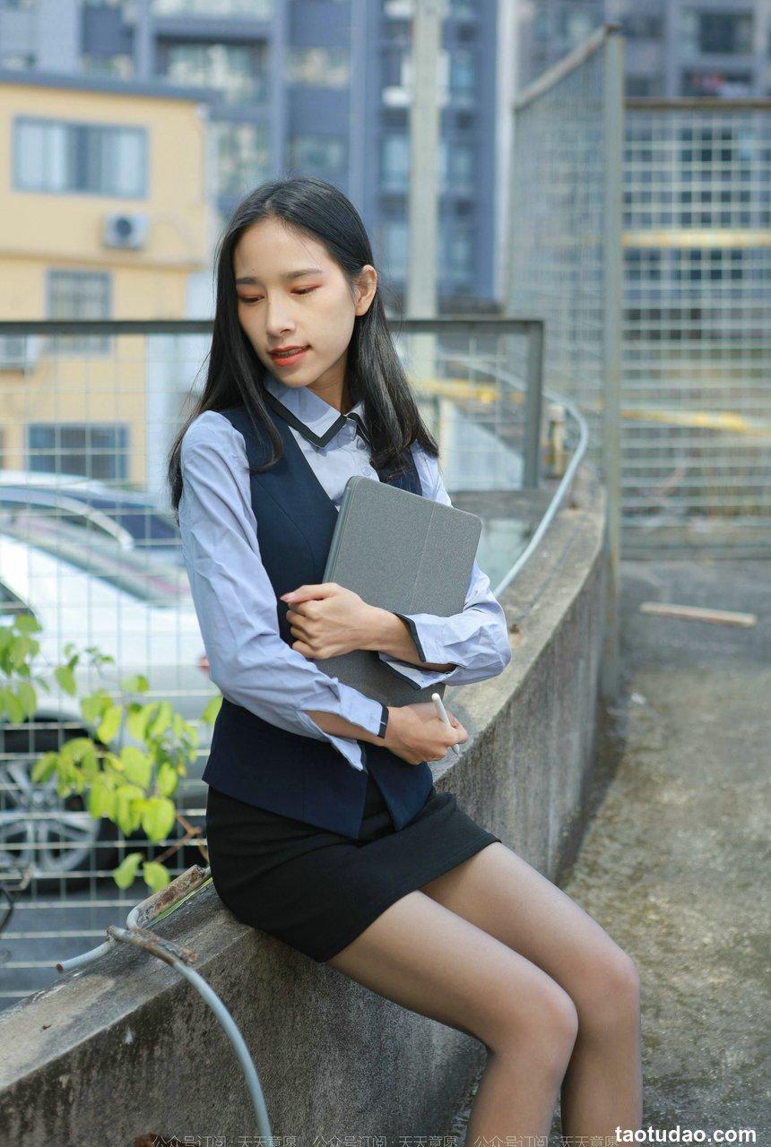 [IESS异思趣向] 2022.02.29 丝享家1015：美子《职业包臀裙黑丝》[98P／123MB]