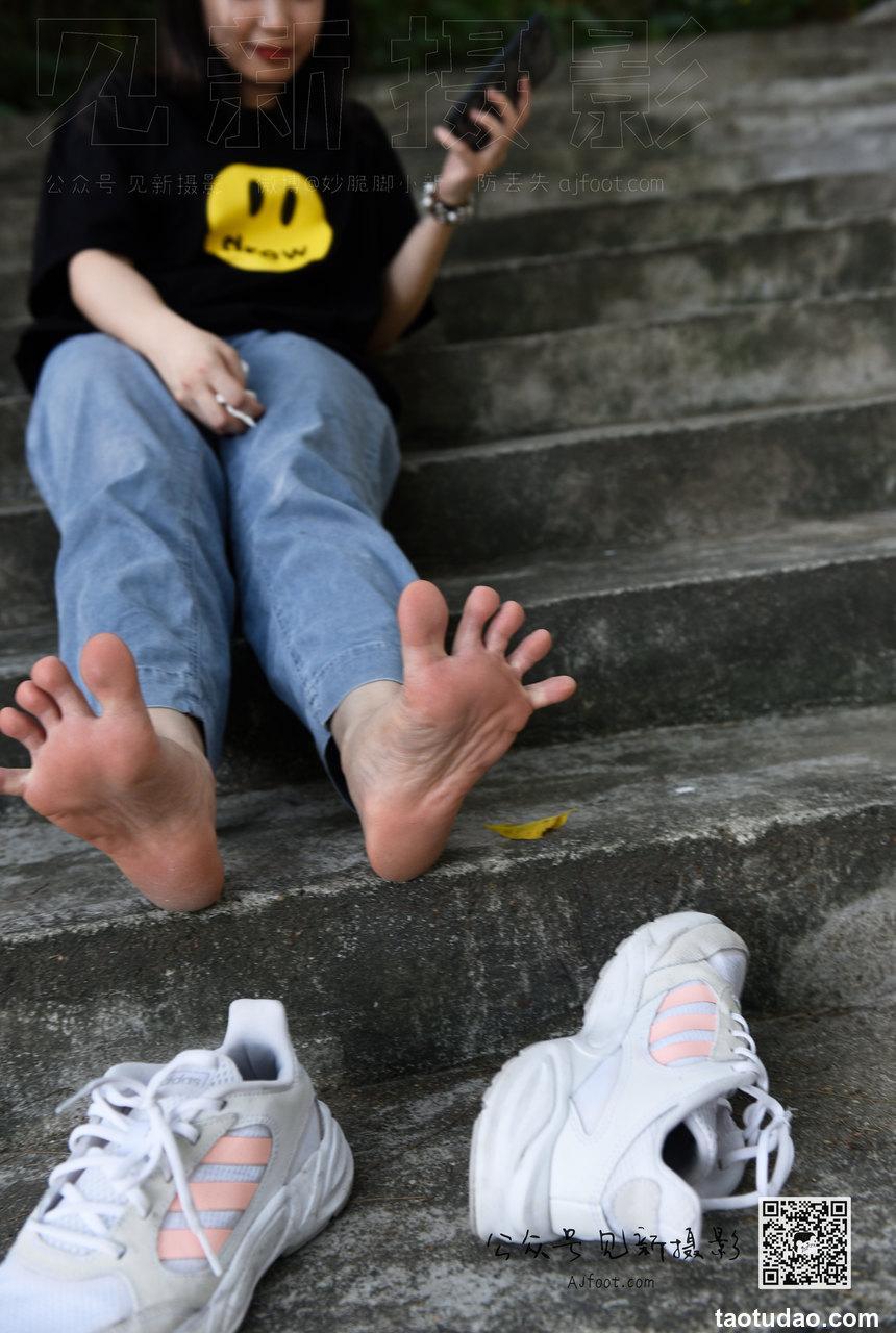 [见新摄影]NO.013-大学护理美女户外牛仔裤棉袜【套图+视频-1.61G】