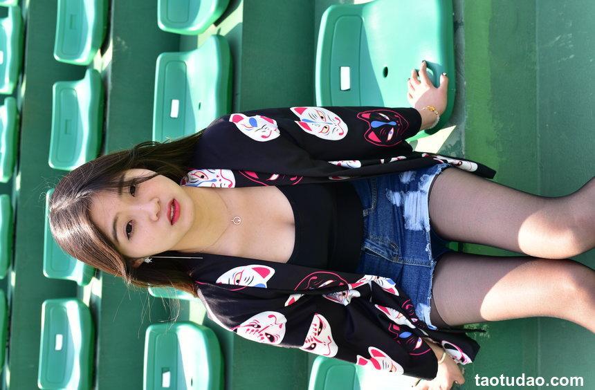 大生模拍 NO.248 操场牛仔裙黑丝[25P／337MB]