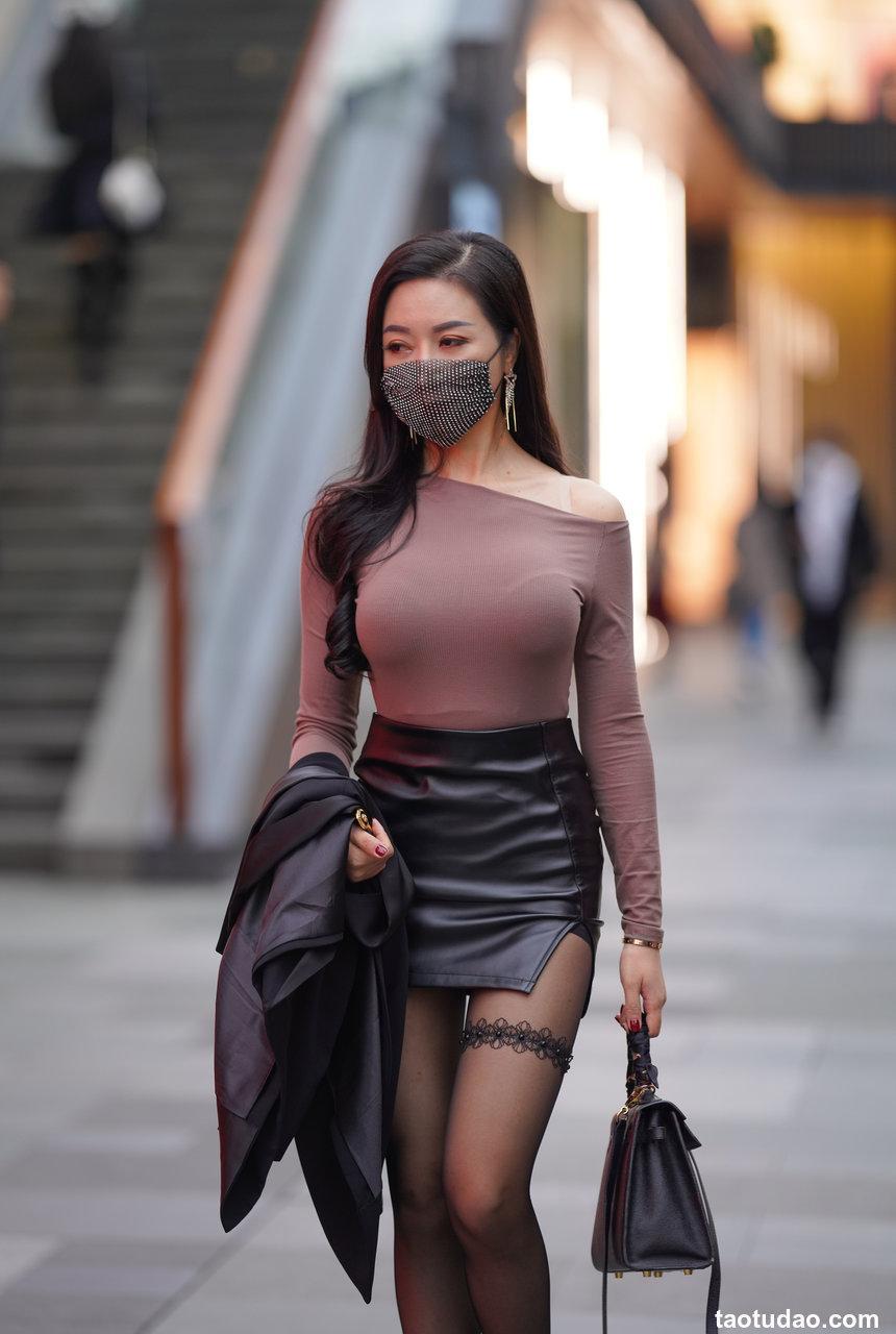 都市丽人皮裙黑丝女孩 [51P+1V-2.44G]