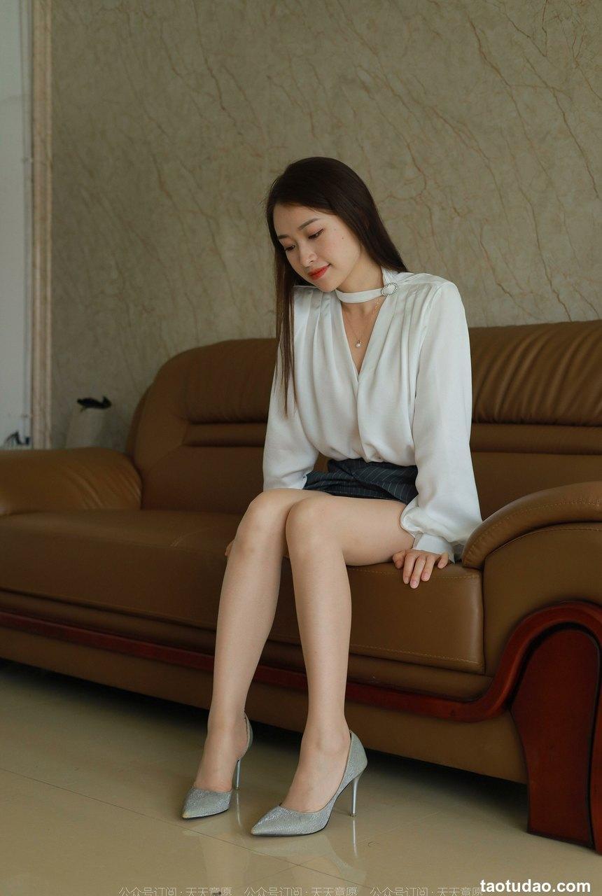 [IESS异思趣向] 2022.06.21 丝享家1124：小婕《美女接待员》[75P／102MB]