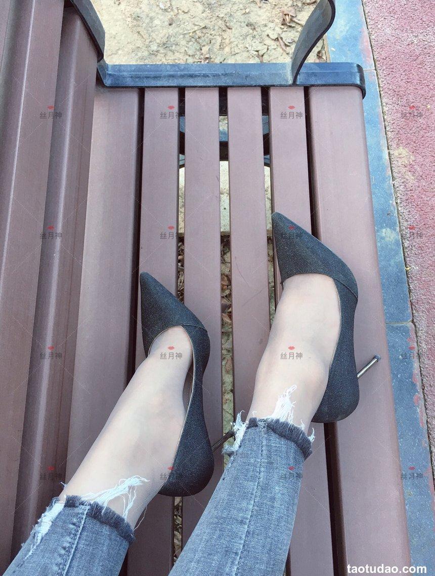 丝月神 014 牛仔裤里咖色筒袜凉鞋[96P／146MB]