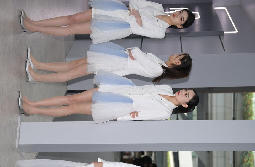 都市丽人白裙亮丝美女【109P-2.5G】