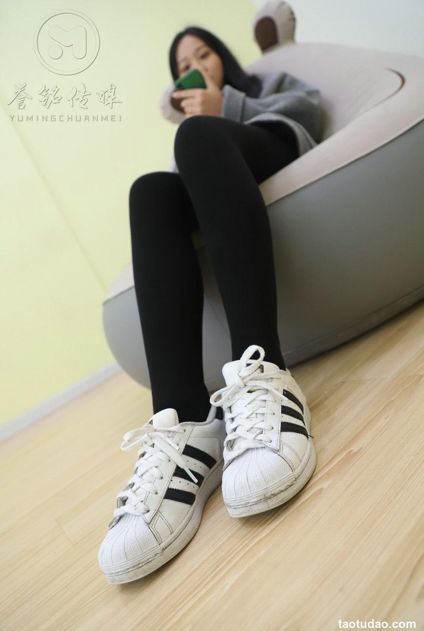 [誉铭传媒]袜足摄影 2019年 NO.018 时尚板鞋厚袜裸足[130P／705MB]