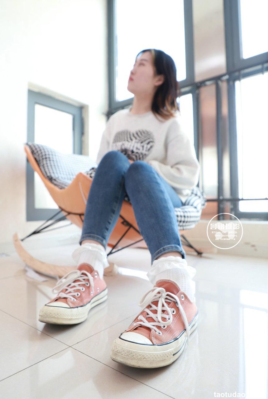 [誉铭传媒]袜足摄影 2022年《2022微信群第3套》[100P+1V／1.09GB]