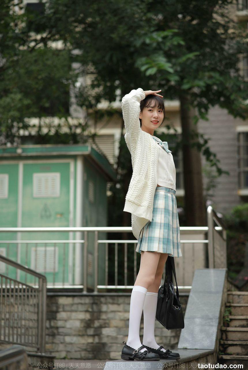 [IESS异思趣向] 2021.11.02 丝享家963：团团《长腿JK装》[94P／124MB]