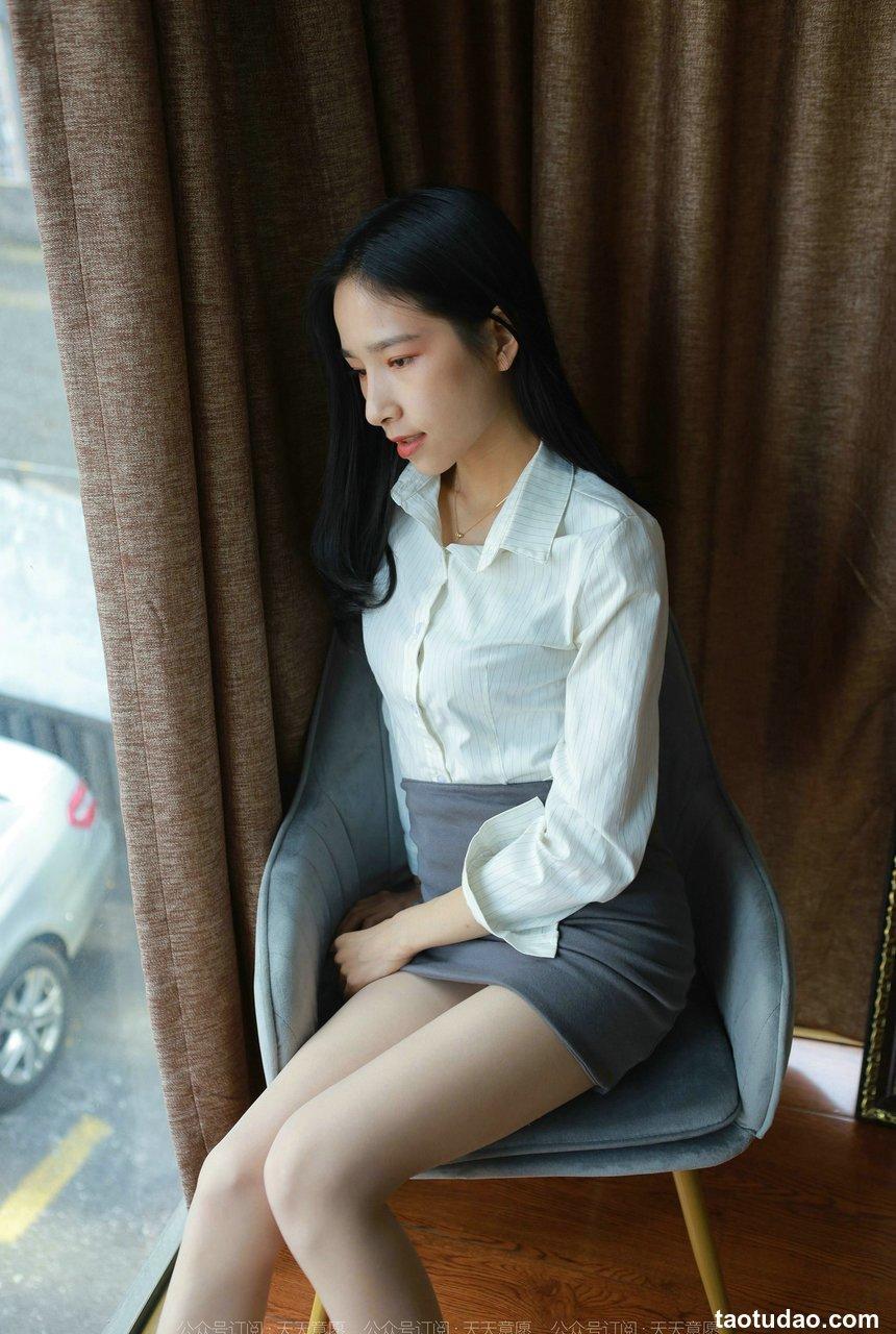 [IESS异思趣向] 2022.02.14 丝享家1004：美子《地板上的尤物》[89P／111MB]