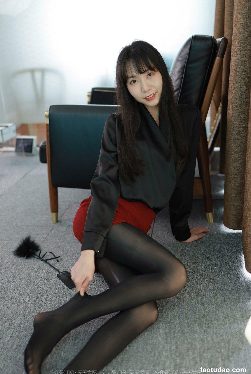 [IESS异思趣向] 2022.07.23 丝享家1156：团团《长腿红与黑》[86P／137MB]