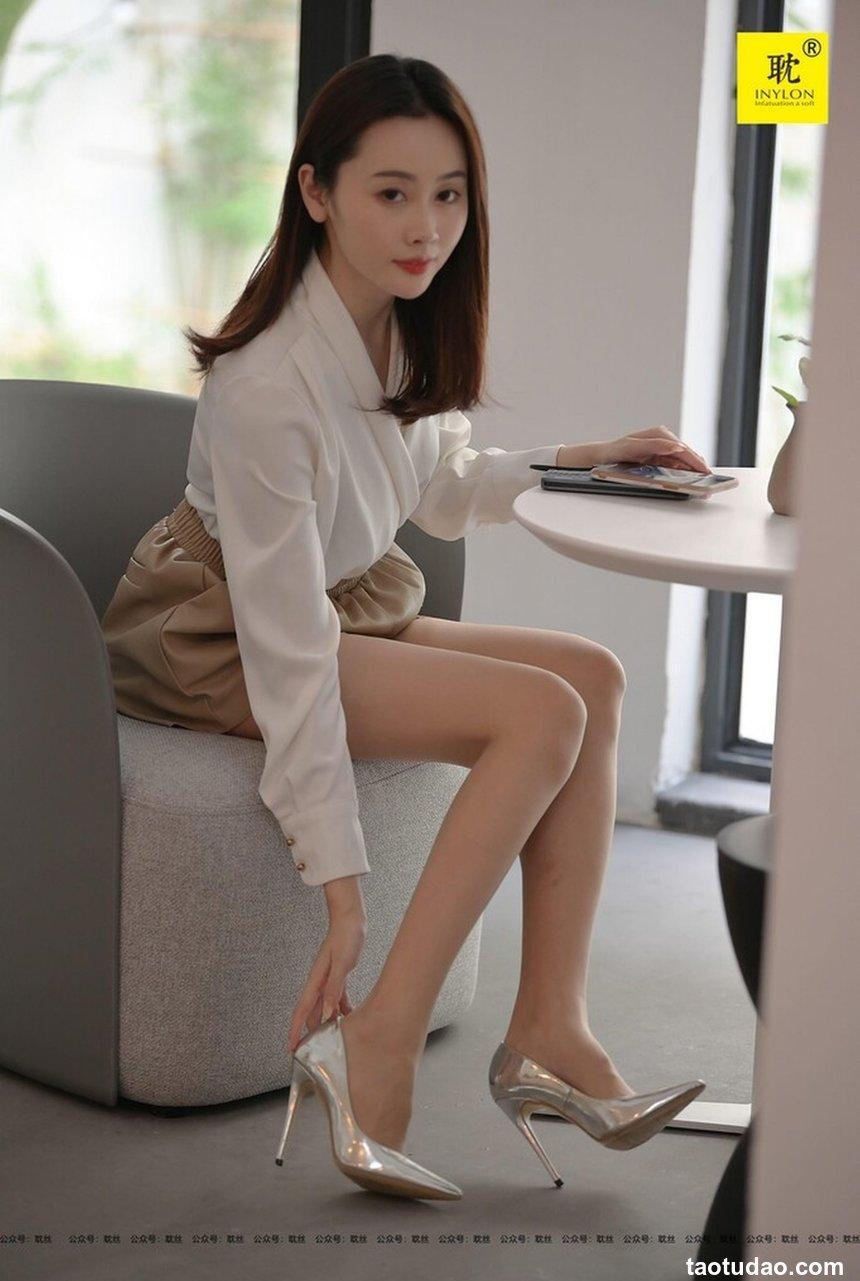 [IESS异思趣向] 耽丝009：藏美 肉丝高跟美腿[77P／55.6MB]