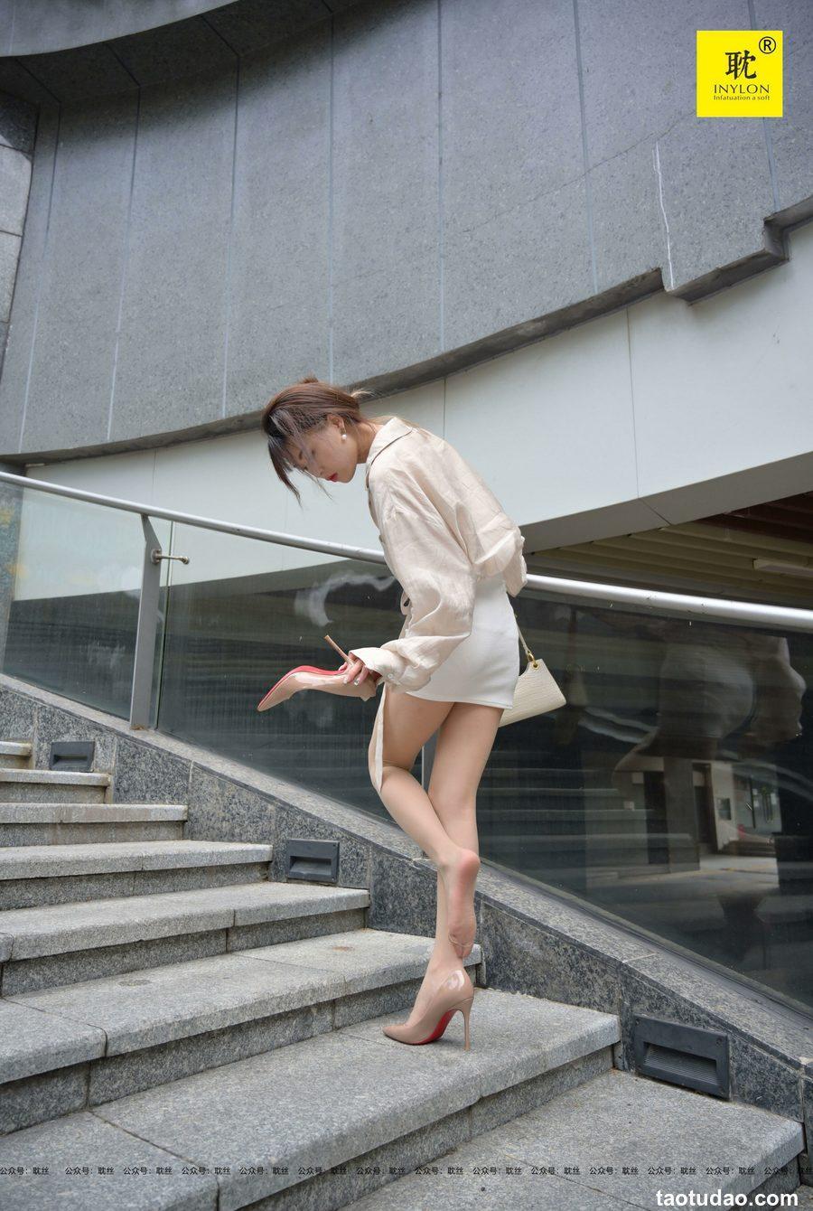 [IESS异思趣向]001 耽丝 第N种幻想之《一个人下班》① [94P／231MB]