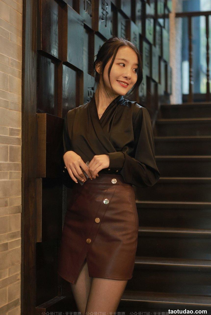 [IESS异思趣向] 2022.04.29 丝享家1074：婉萍《褐色皮裙》[89P／144MB]