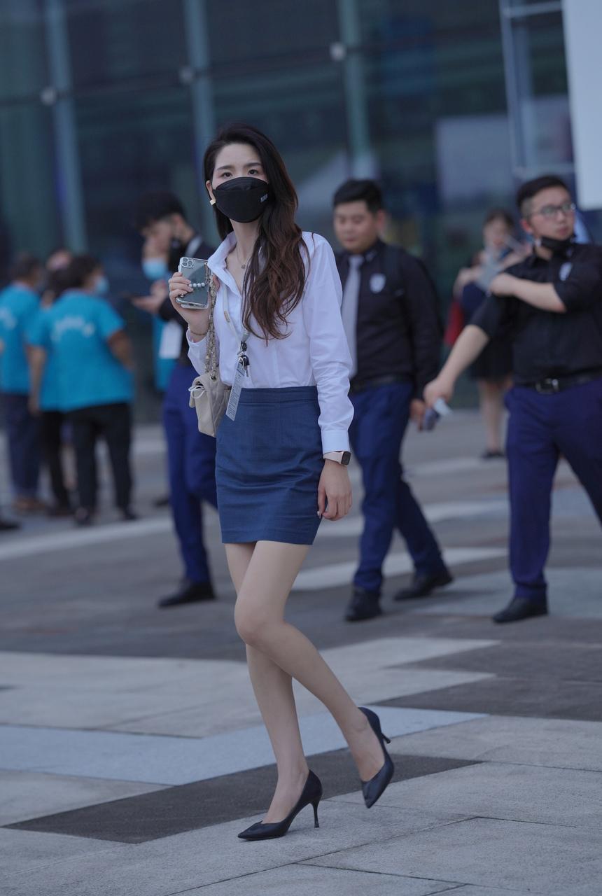 都市丽人还在上班的蓝裙美女【67P+1V-1.00G】