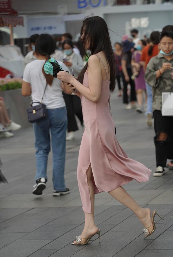 都市丽人粉色吊带长裙小姐姐【85P+1V-1.16G】