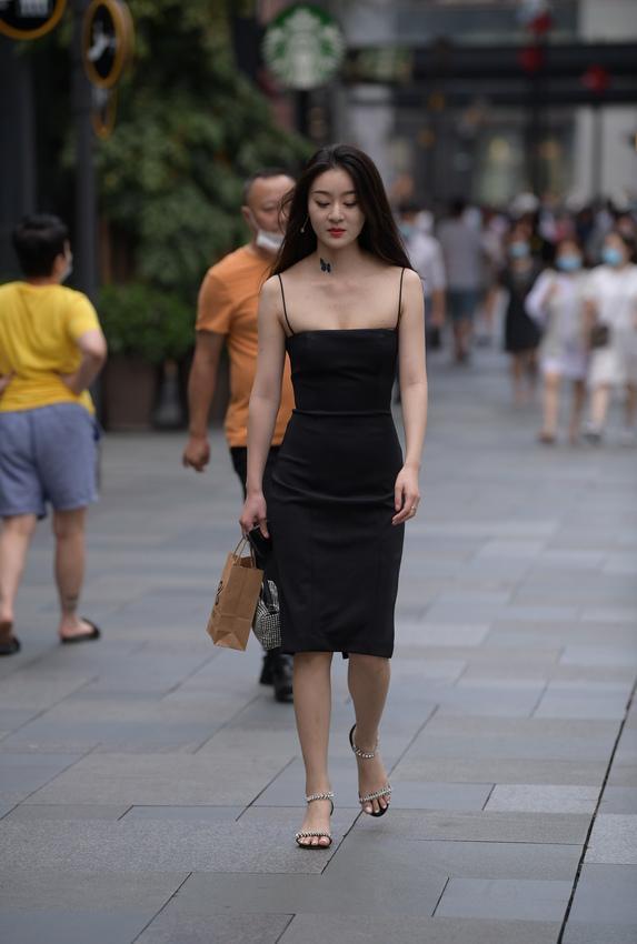 都市丽人漂亮的黑色吊带连体包臀长裙美女【55P-1.83G】