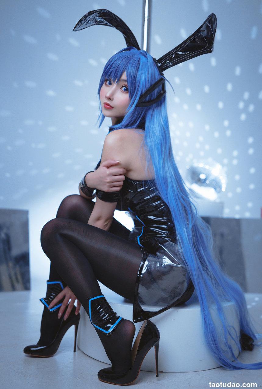 rioko凉凉子 - NO.94 花园兔女郎 [42P5V-687MB]