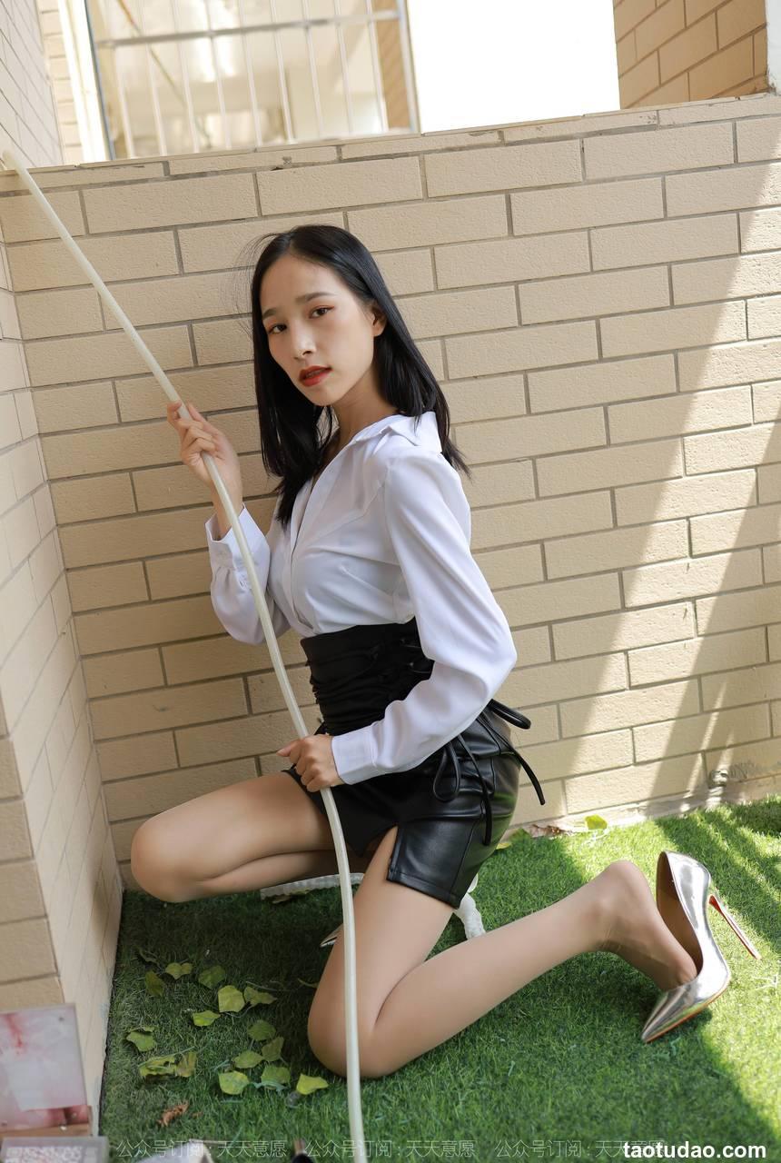 [IESS异思趣向] 2021.10.05 丝享家938：美子《姓感绑带裙》[92P／104MB]