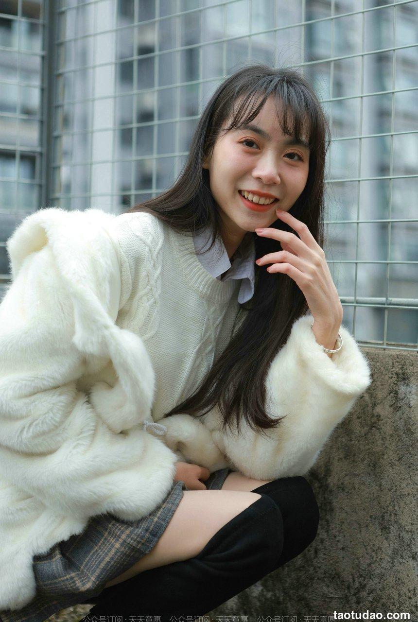 [IESS异思趣向] 2022.02.28 丝享家1014：团团《长靴肉丝》[88P／95.6MB]