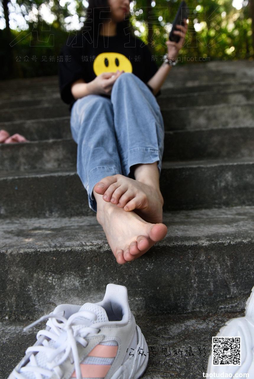 [见新摄影]NO.013-大学护理美女户外牛仔裤棉袜【套图+视频-1.61G】