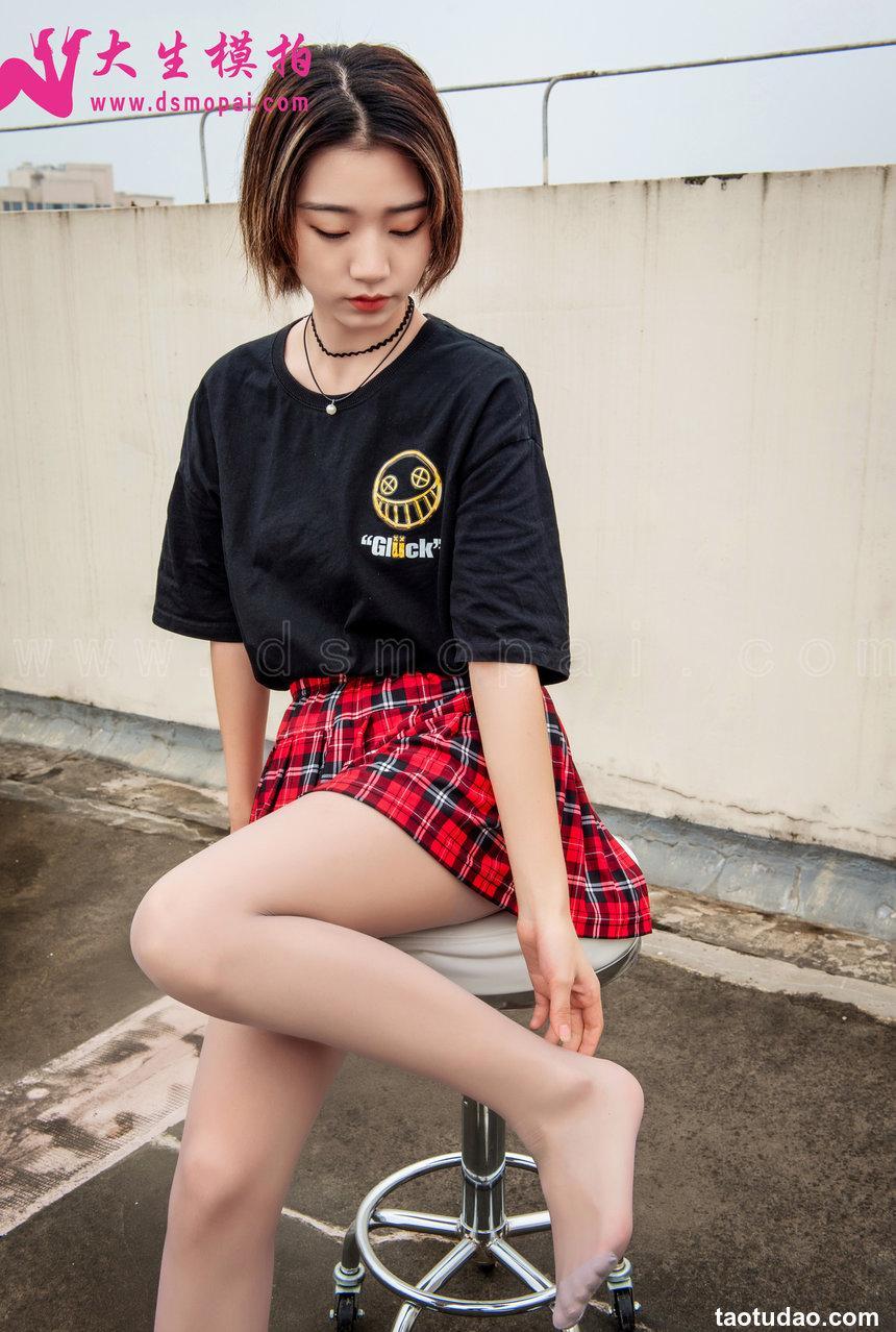 大生模拍 No.211 小小天台美足[49P1V]