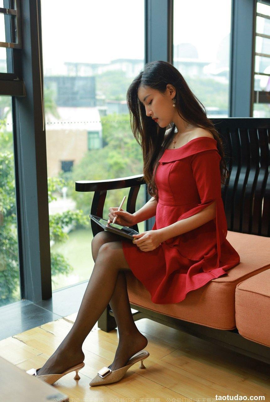 [IESS异思趣向] 2022.05.08 丝享家1082：小宝《红裙女神》[77P／117MB]