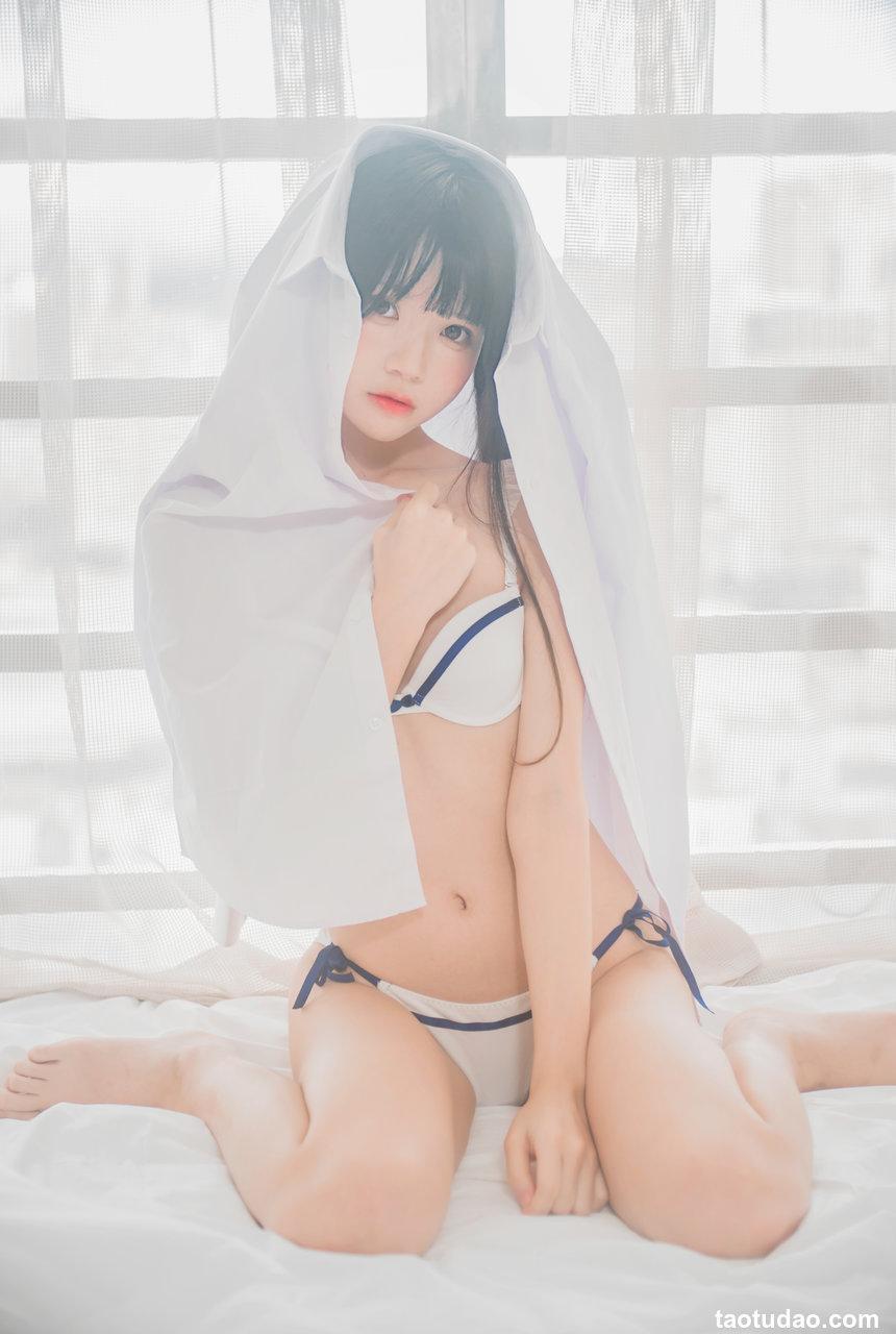 COS 桜桃喵 – 白衬衫双马尾 [47P]