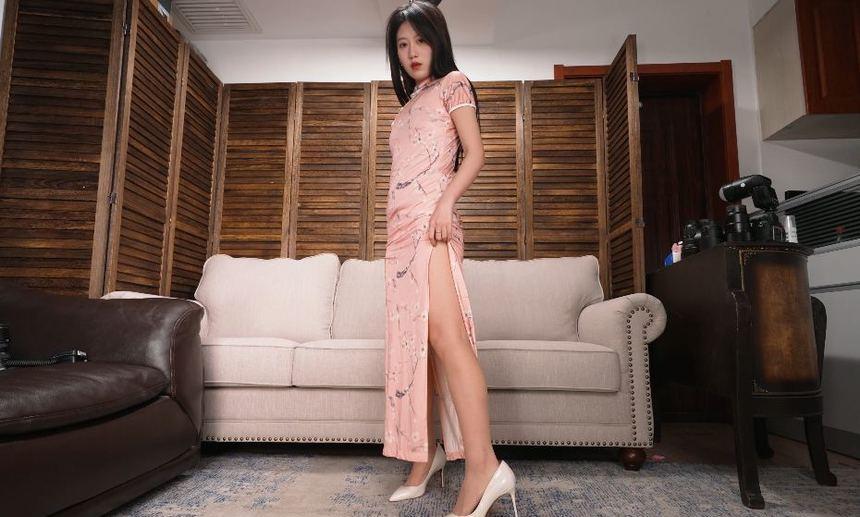 [A&F]丝足视频 070-小美女吴花果展示她的性感的肉丝小脚丫[1V-3.45G]