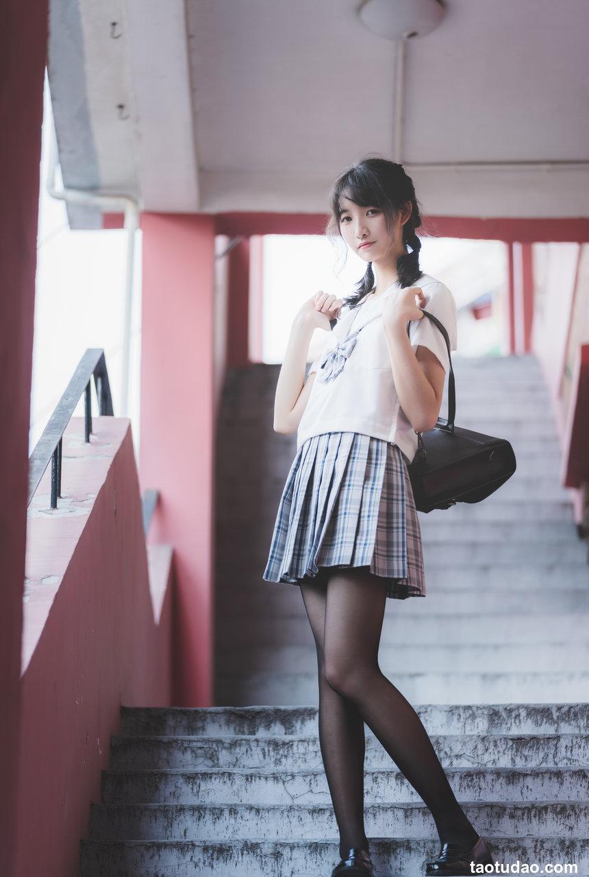 西瓜少女 NO.003 – 凤凰新村JK户外 [57P-1.3G]