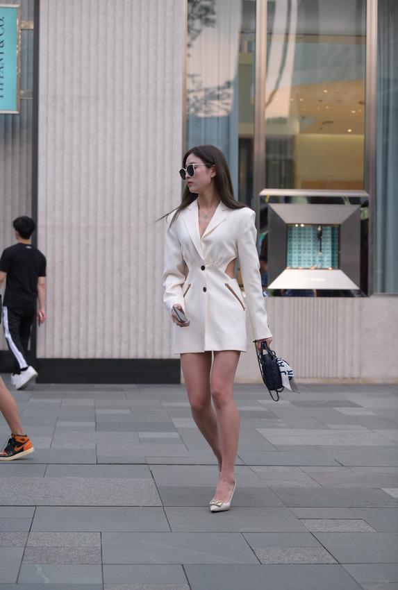 都市丽人戴着黑色墨镜的漂亮小姐姐【37P-806MB】