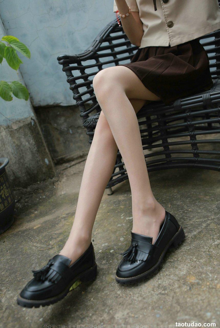 [IESS异思趣向] 2022.02.08 丝享家999：团团《网易云长腿少女》[89P／100MB]