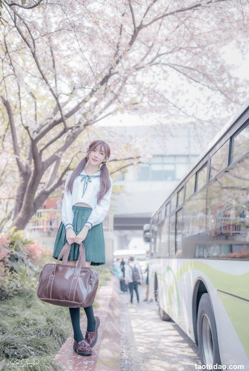 王羽衫 -JK大巴 [20P-26.7MB]