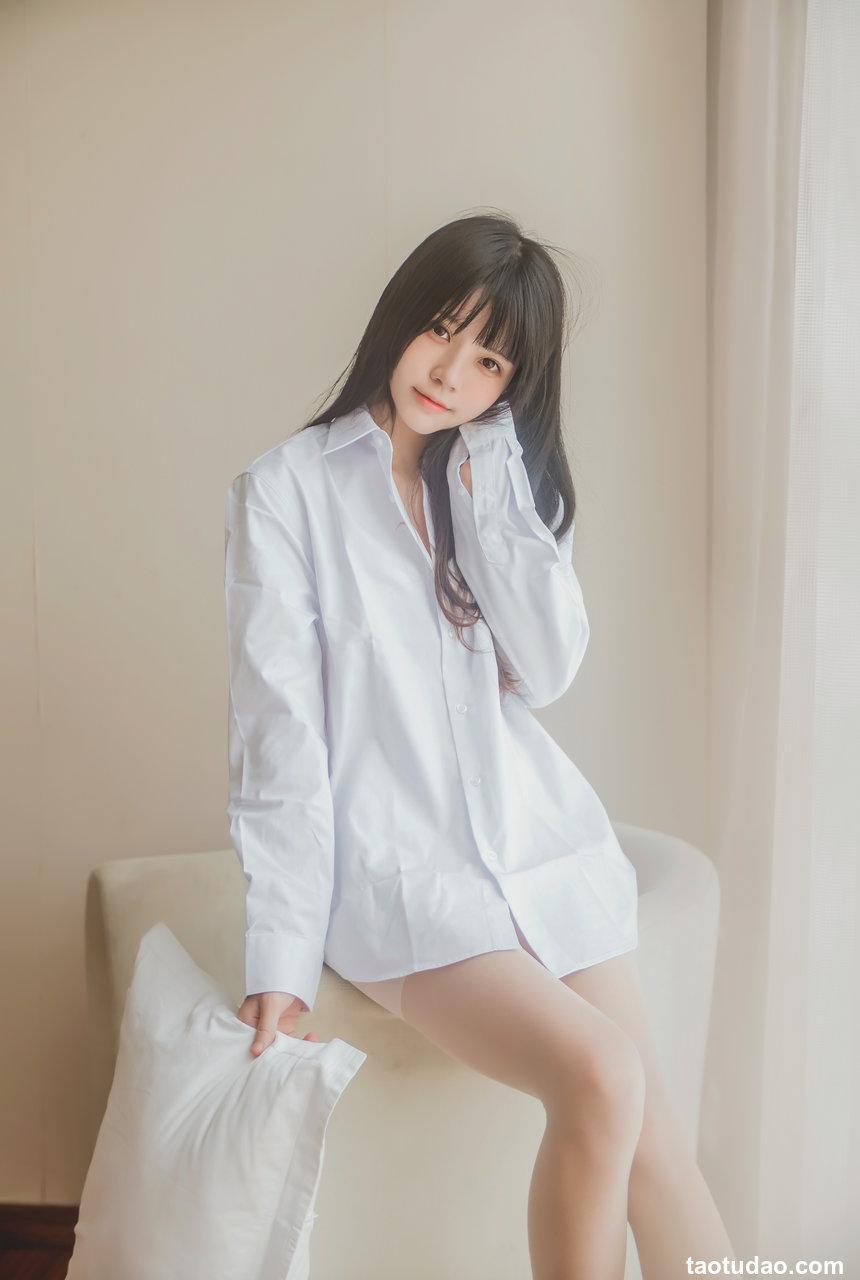 COS 桜桃喵 – 白衬衫散发 [494P]