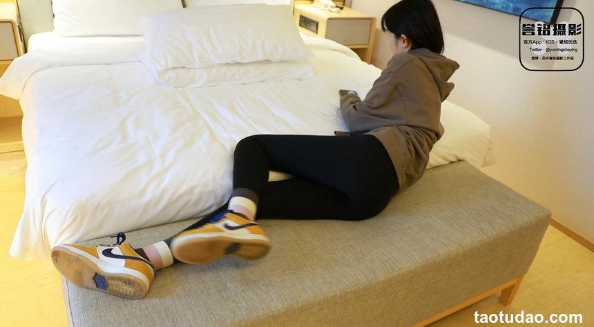 [誉铭传媒]袜足摄影 2022年《2022.12.01特约作品》[1V／852MB]