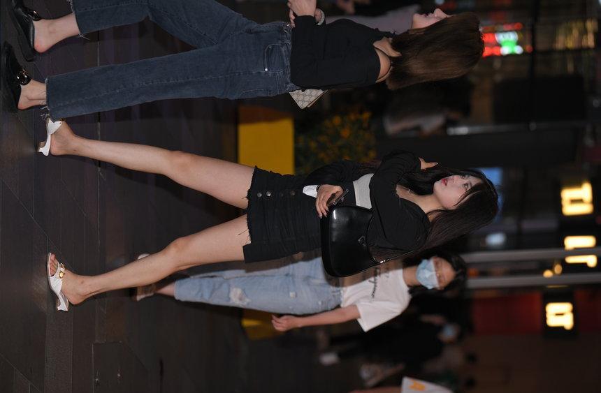 都市丽人黑裙白凉拖街拍【122P-3.58G】