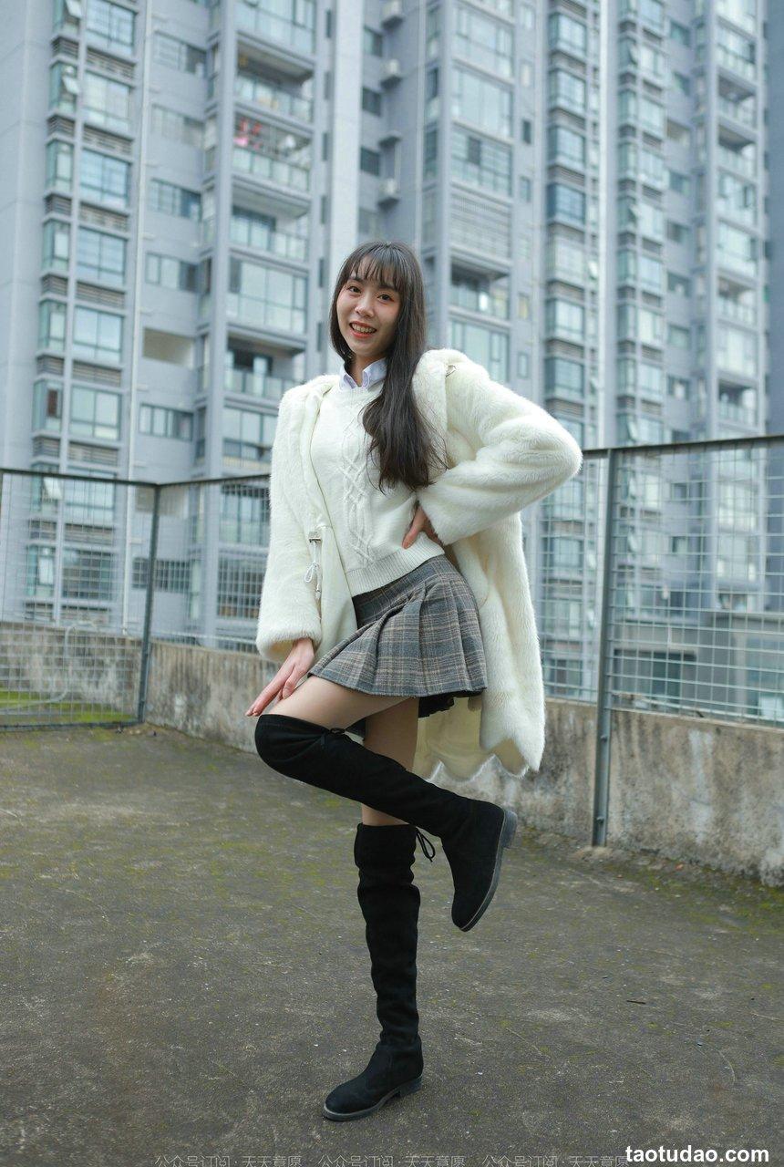 [IESS异思趣向] 2022.02.28 丝享家1014：团团《长靴肉丝》[88P／95.6MB]